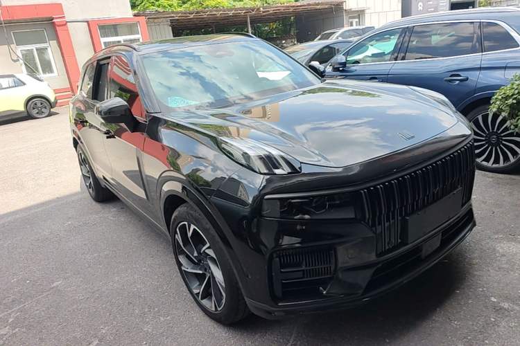Used Lynk & Co 09 EM-P 2021 2.0T PHEV Halo Six-Seater Front Right 45 Deg
