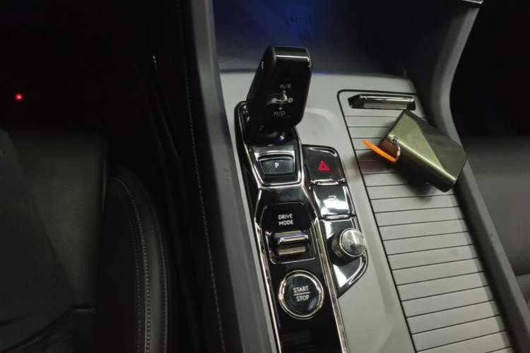 Used Lynk & Co 09 EM-P 2021 2.0T PHEV Ultra Six-Seater Gear Lever