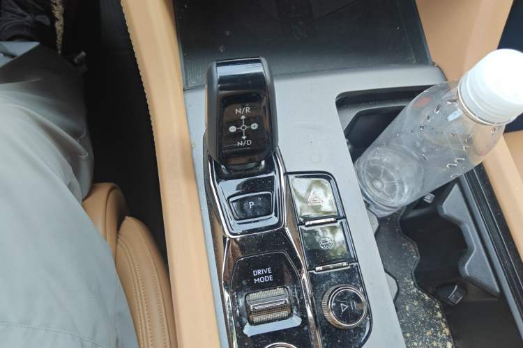 Used Lynk & Co 09 EM-P 2021 2.0T PHEV Halo Six-Seater Gear Lever