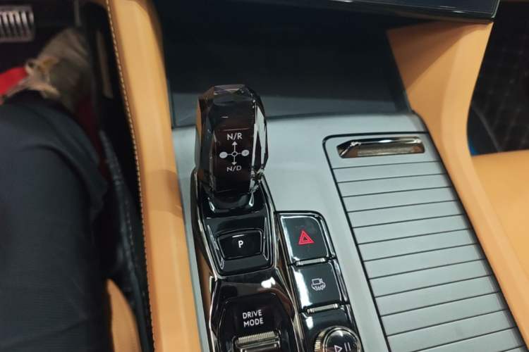 Used Lynk & Co 09 EM-P 2021 2.0T PHEV Halo Six-Seater Gear Lever