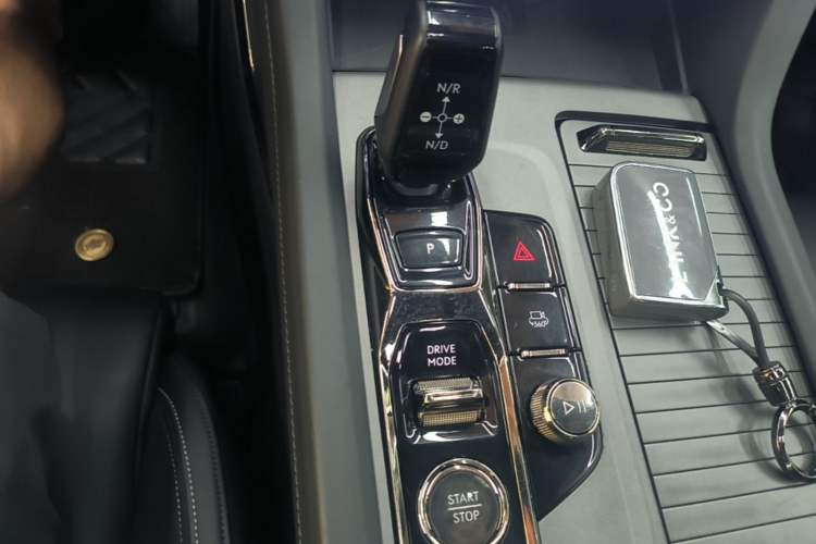 Used Lynk & Co 09 EM-P 2021 2.0T PHEV Halo Six-Seater Gear Lever