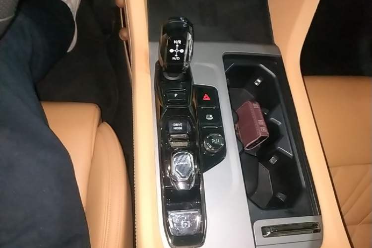 Used Lynk & Co 09 EM-P 2021 2.0T PHEV Halo Seven-Seater Gear Lever