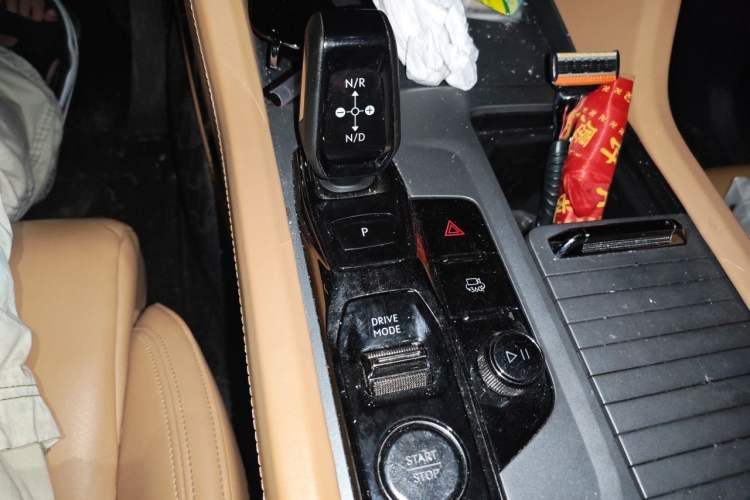 Used Lynk & Co 09 EM-P 2021 2.0T PHEV Halo Seven-Seater Gear Lever