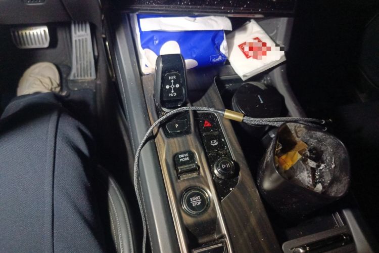 Used Lynk & Co 09 EM-P 2021 2.0T PHEV Halo Six-Seater Gear Lever