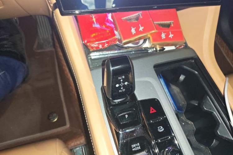 Used Lynk & Co 09 EM-P 2021 2.0T PHEV Halo Six-Seater Gear Lever