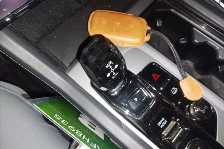 Used Lynk & Co 09 EM-P 2021 2.0T PHEV Halo Seven-Seater Gear Lever