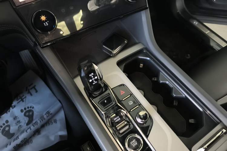 Used Lynk & Co 09 EM-P 2021 2.0T PHEV Halo Six-Seater Gear Lever