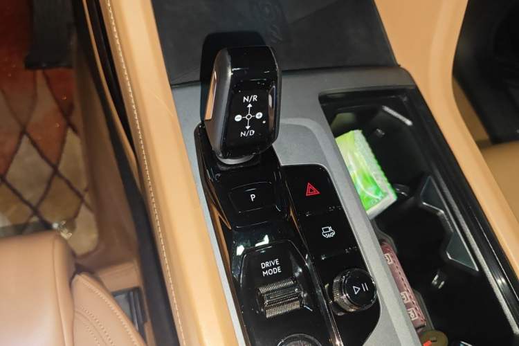 Used Lynk & Co 09 EM-P 2021 2.0T PHEV Halo Six-Seater Gear Lever