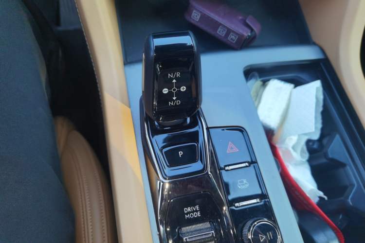 Used Lynk & Co 09 EM-P 2021 2.0T PHEV Halo Six-Seater Gear Lever