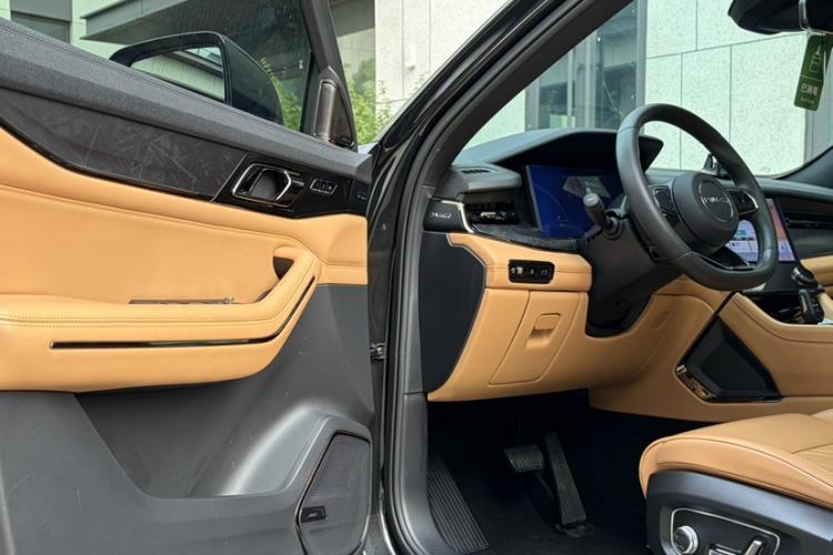 Used Lynk & Co 09 EM-P 2021 2.0T PHEV Halo Six-Seater Interior 1