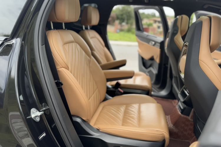 Used Lynk & Co 09 EM-P 2021 2.0T PHEV Halo Six-Seater Interior 2