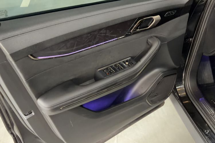 Used Lynk & Co 09 EM-P 2021 2.0T PHEV Halo Six-Seater Interior 2
