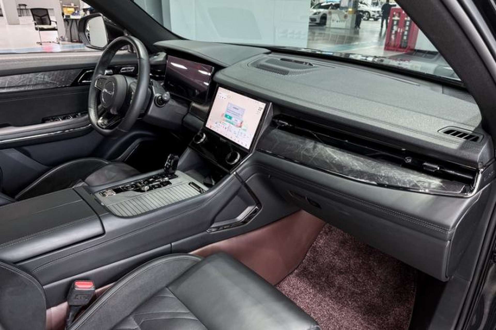 Used Lynk & Co 09 EM-P 2021 2.0T PHEV Halo Six-Seater Interior 2