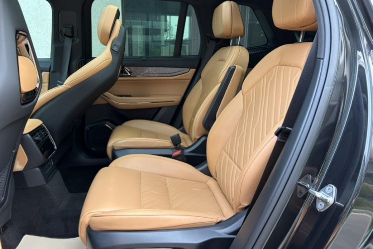 Used Lynk & Co 09 EM-P 2021 2.0T PHEV Halo Six-Seater Interior 3