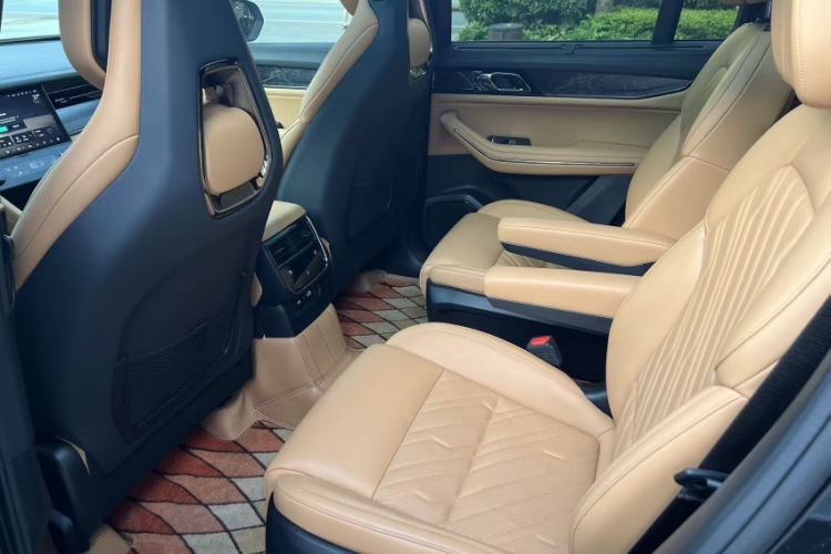 Used Lynk & Co 09 EM-P 2021 2.0T PHEV Halo Six-Seater Interior 3