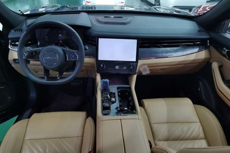 Used Lynk & Co 09 EM-P 2021 2.0T PHEV Halo Seven-Seater Interior 3