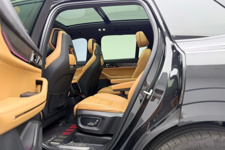 Used Lynk & Co 09 EM-P 2021 2.0T PHEV Halo Six-Seater Interior 4