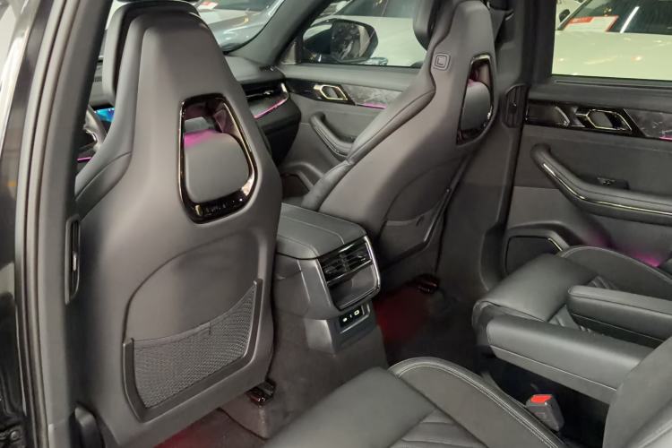 Used Lynk & Co 09 EM-P 2021 2.0T PHEV Halo Six-Seater Interior 4
