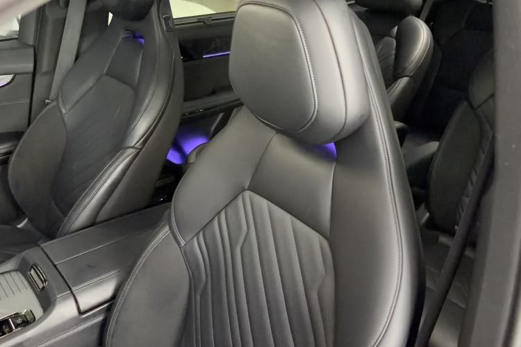 Used Lynk & Co 09 EM-P 2021 2.0T PHEV Halo Six-Seater Interior 5