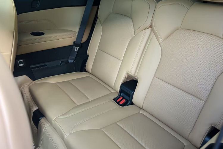 Used Lynk & Co 09 EM-P 2021 2.0T PHEV Halo Six-Seater Interior 6
