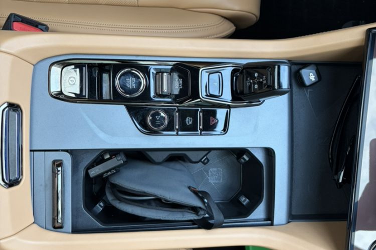 Used Lynk & Co 09 EM-P 2021 2.0T PHEV Halo Six-Seater Interior 7