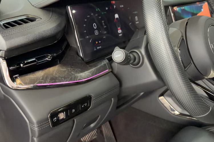 Used Lynk & Co 09 EM-P 2021 2.0T PHEV Halo Six-Seater Interior 7