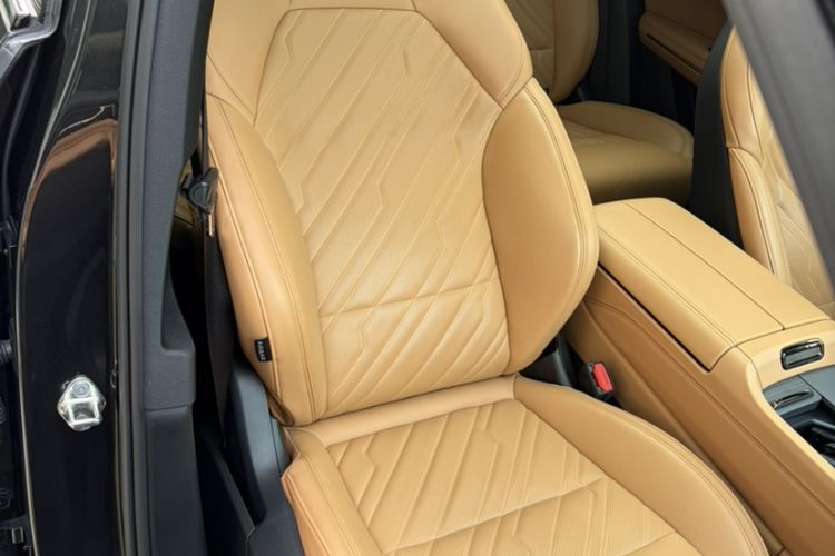 Used Lynk & Co 09 EM-P 2021 2.0T PHEV Halo Six-Seater Interior 8