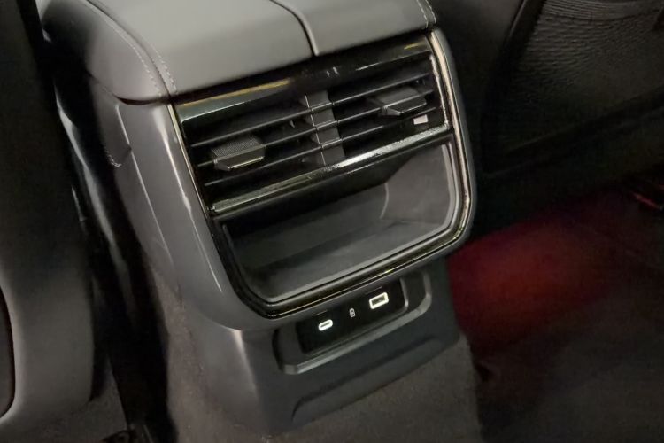 Used Lynk & Co 09 EM-P 2021 2.0T PHEV Halo Six-Seater Interior 9