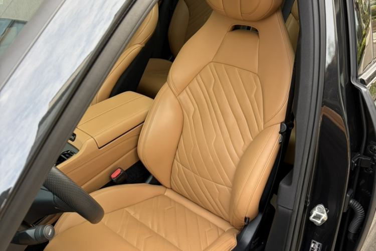 Used Lynk & Co 09 EM-P 2021 2.0T PHEV Halo Six-Seater Left Front Seat