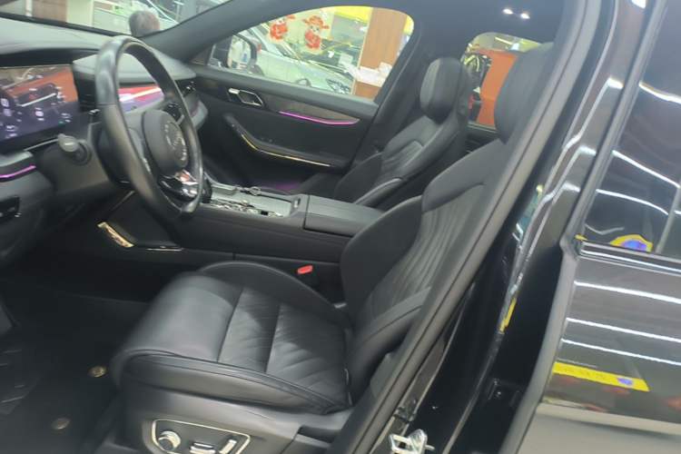 Used Lynk & Co 09 EM-P 2021 2.0T PHEV Halo Six-Seater Left Front Seat