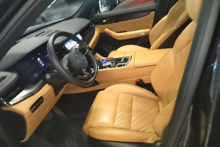 Used Lynk & Co 09 EM-P 2021 2.0T PHEV Halo Six-Seater Left Front Seat