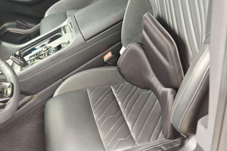 Used Lynk & Co 09 EM-P 2021 2.0T PHEV Halo Six-Seater Left Front Seat