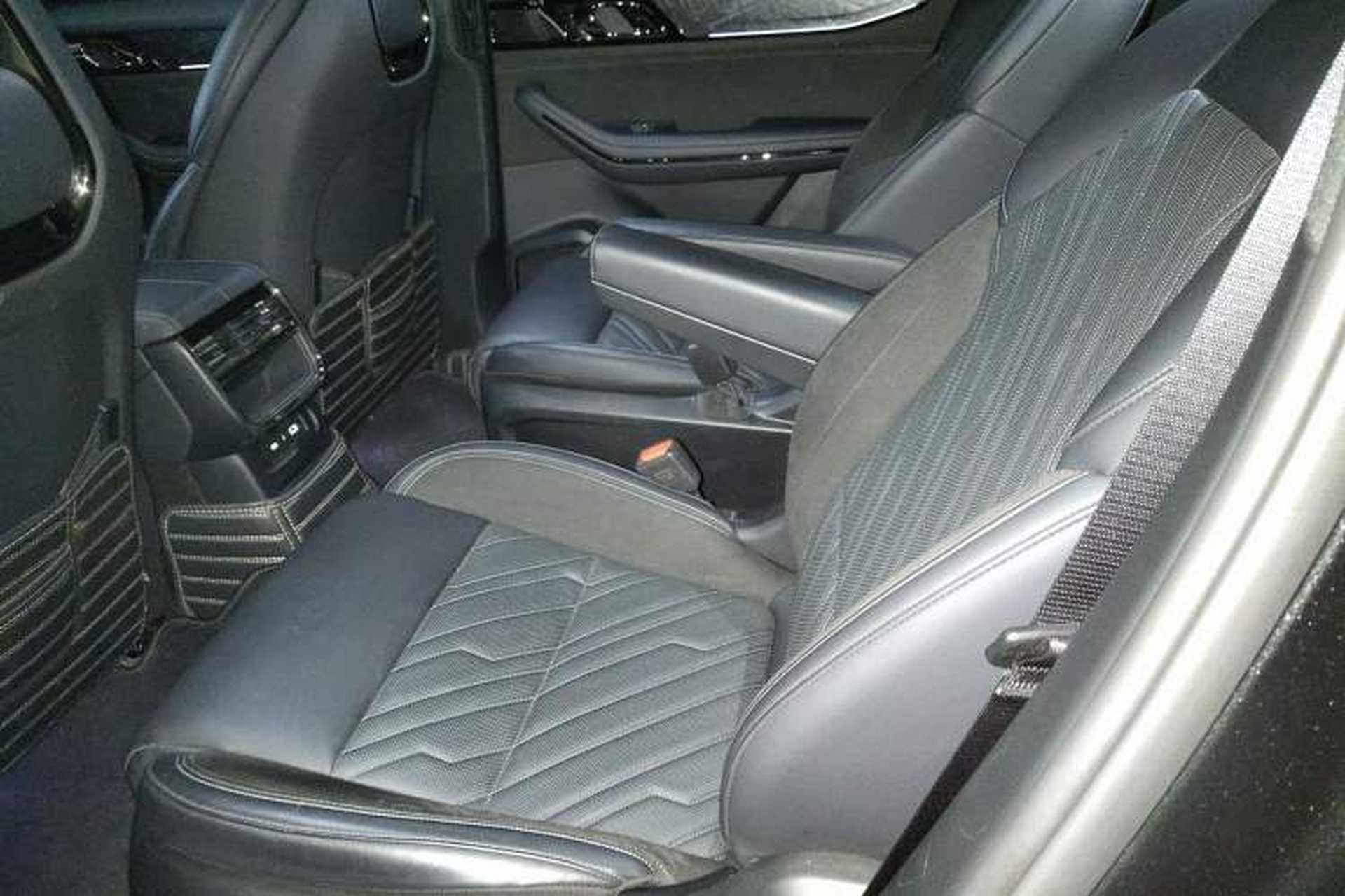 Used Lynk & Co 09 EM-P 2021 2.0T PHEV Halo Six-Seater Left Rear Seat