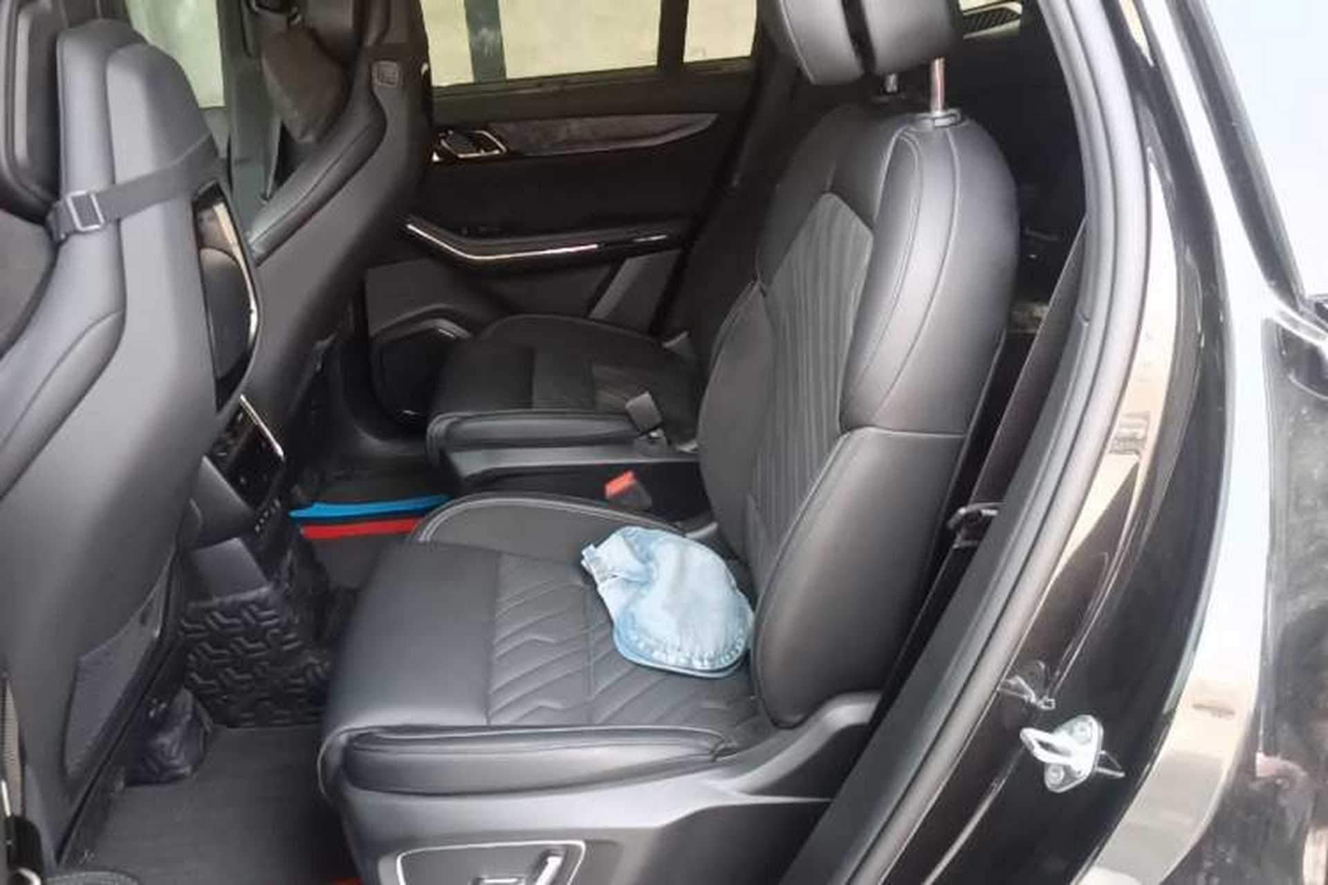 Used Lynk & Co 09 EM-P 2021 2.0T PHEV Halo Six-Seater Left Rear Seat