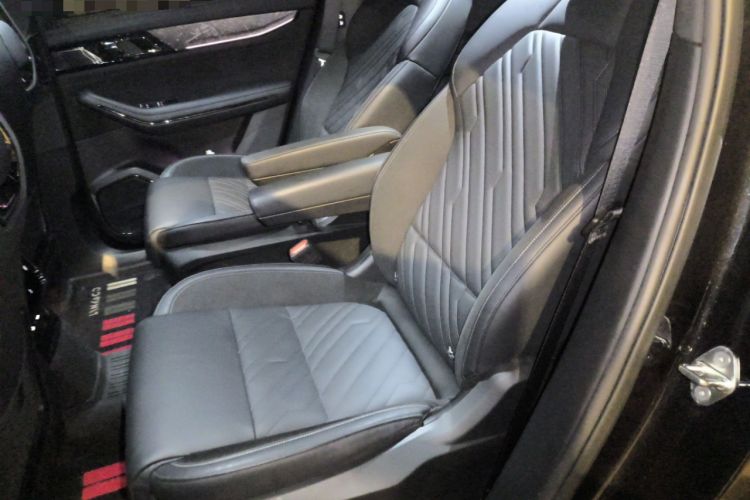 Used Lynk & Co 09 EM-P 2021 2.0T PHEV Halo Six-Seater Left Rear Seat