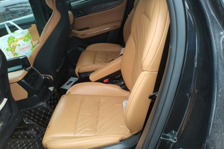 Used Lynk & Co 09 EM-P 2021 2.0T PHEV Halo Six-Seater Left Rear Seat