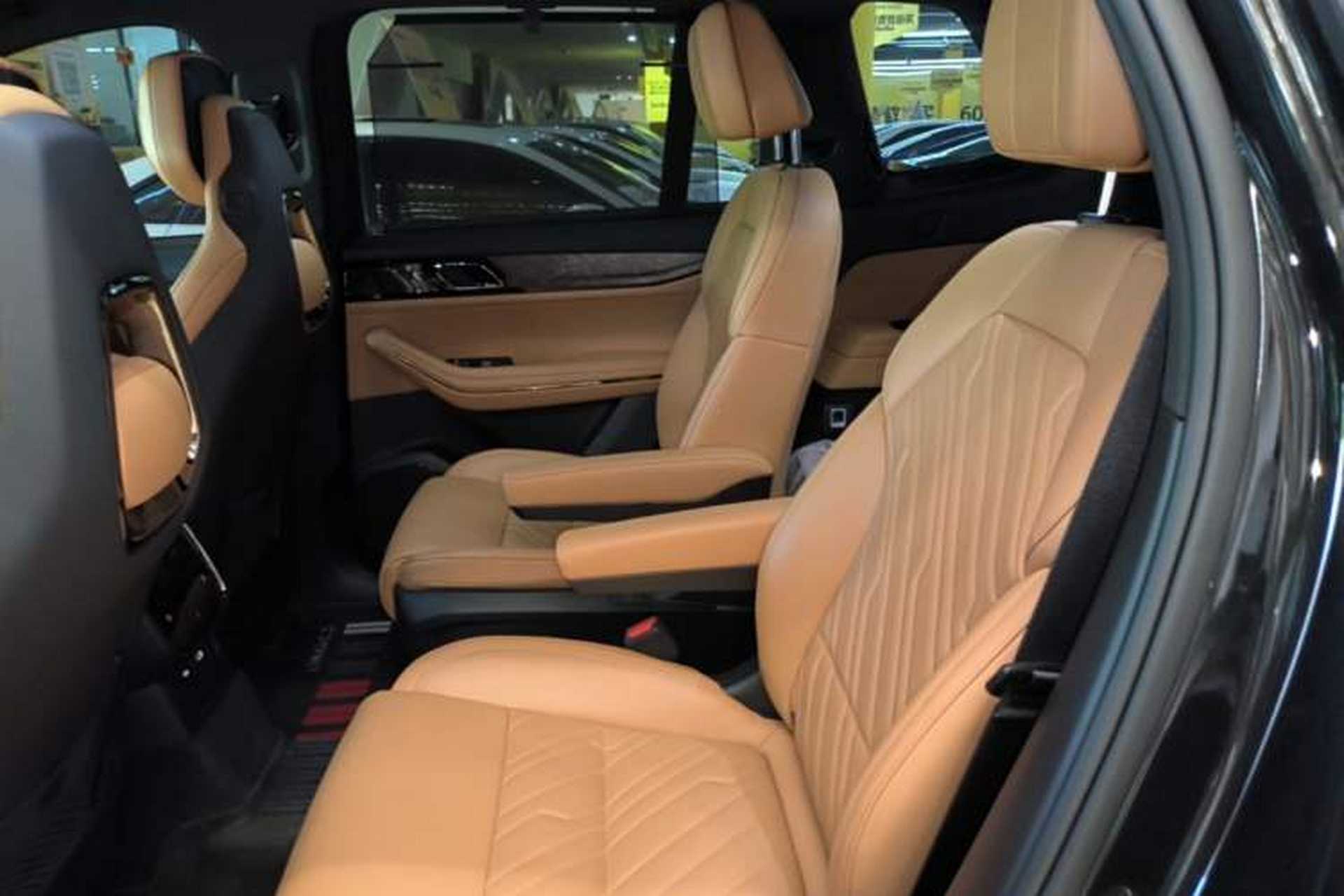 Used Lynk & Co 09 EM-P 2021 2.0T PHEV Halo Six-Seater Left Rear Seat