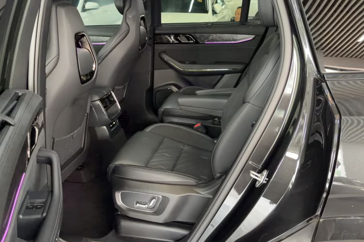 Used Lynk & Co 09 EM-P 2021 2.0T PHEV Halo Six-Seater Left Rear Seat