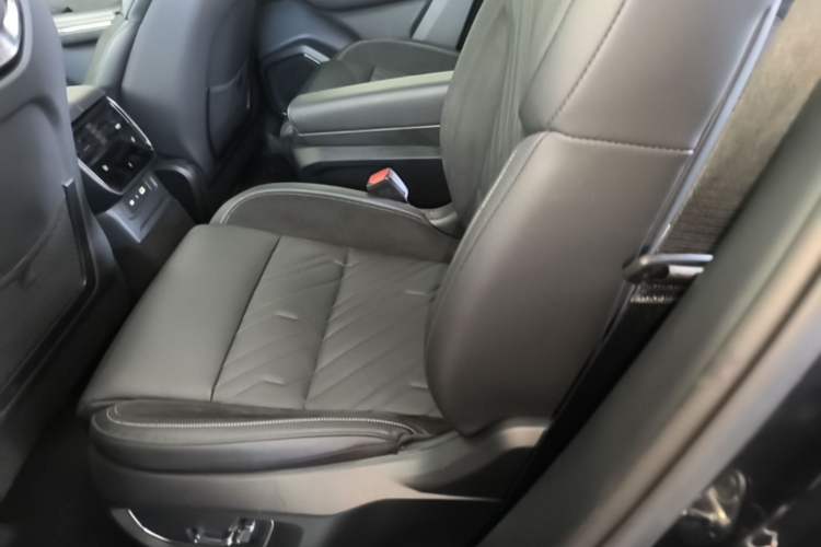 Used Lynk & Co 09 EM-P 2021 2.0T PHEV Halo Six-Seater Left Rear Seat