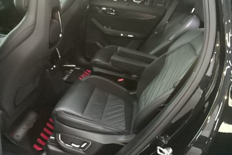Used Lynk & Co 09 EM-P 2021 2.0T PHEV Halo Six-Seater Left Rear Seat
