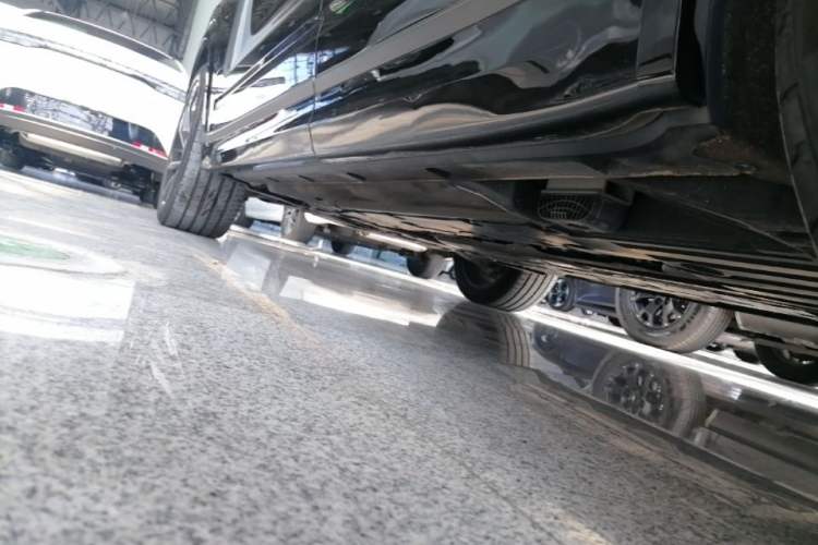 Used Lynk & Co 09 EM-P 2021 2.0T PHEV Halo Seven-Seater Left Side Sill