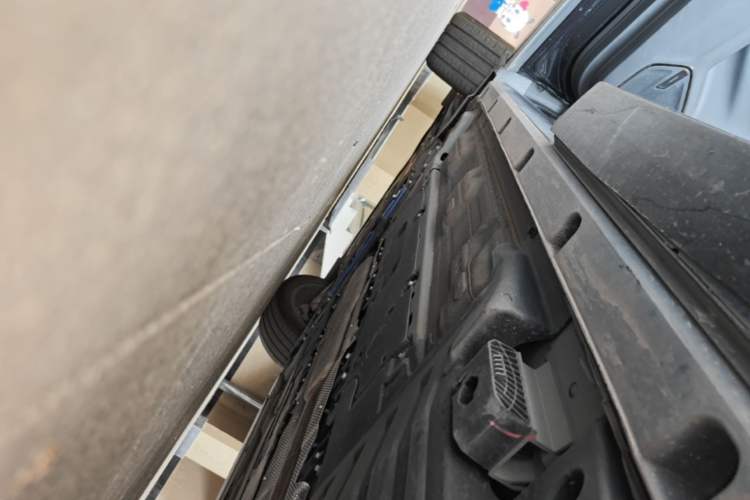 Used Lynk & Co 09 EM-P 2021 2.0T PHEV Halo Six-Seater Left Side Sill