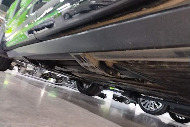 Used Lynk & Co 09 EM-P 2021 2.0T PHEV Halo Six-Seater Left Side Sill