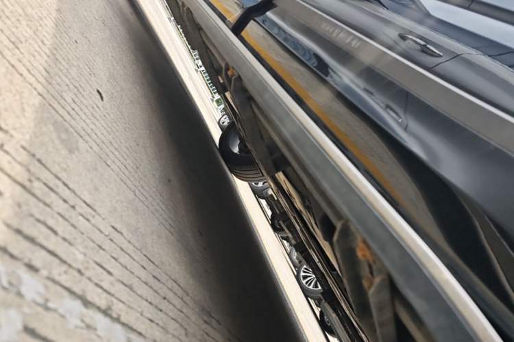 Used Lynk & Co 09 EM-P 2021 2.0T PHEV Halo Seven-Seater Left Side Sill