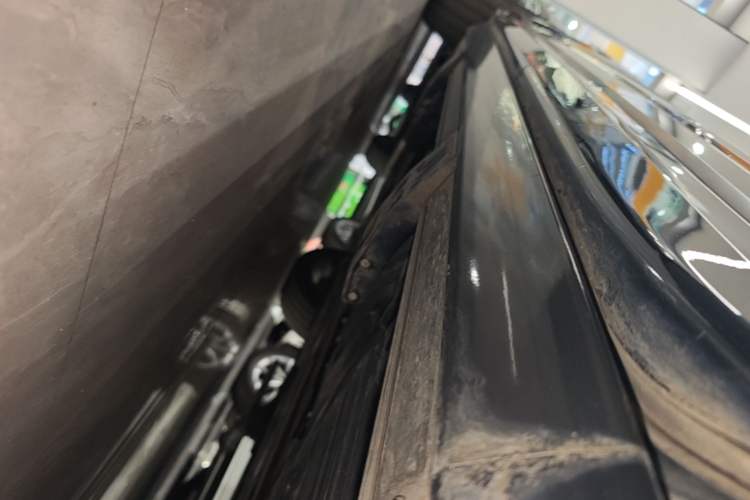 Used Lynk & Co 09 EM-P 2021 2.0T PHEV Halo Six-Seater Left Side Sill