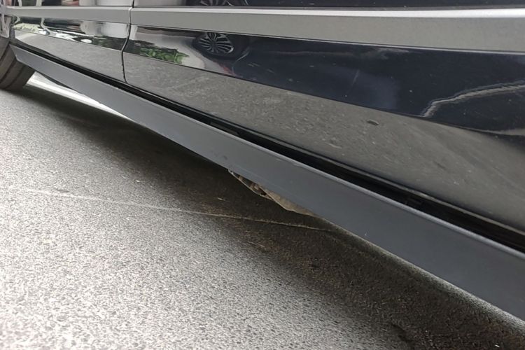 Used Lynk & Co 09 EM-P 2021 2.0T PHEV Halo Six-Seater Left Side Sill