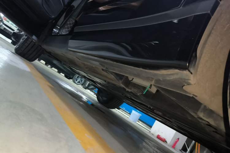 Used Lynk & Co 09 EM-P 2021 2.0T PHEV Halo Six-Seater Left Side Sill