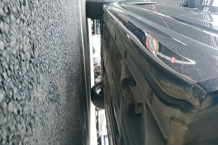 Used Lynk & Co 09 EM-P 2021 2.0T PHEV Halo Six-Seater Left Side Sill