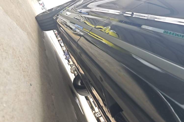 Used Lynk & Co 09 EM-P 2021 2.0T PHEV Halo Seven-Seater Left Side Sill