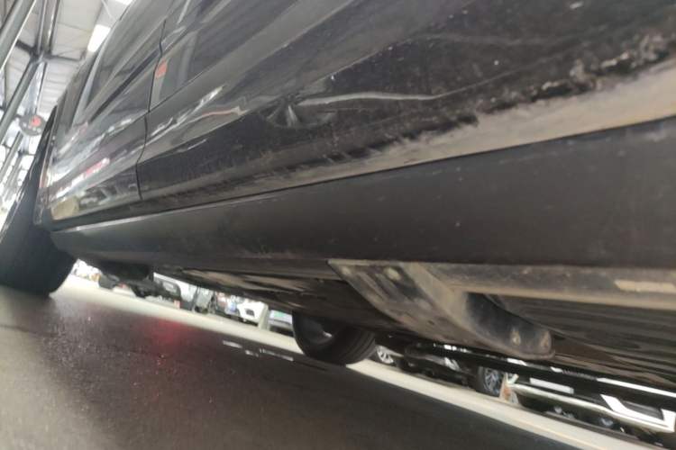 Used Lynk & Co 09 EM-P 2021 2.0T PHEV Halo Six-Seater Left Side Sill